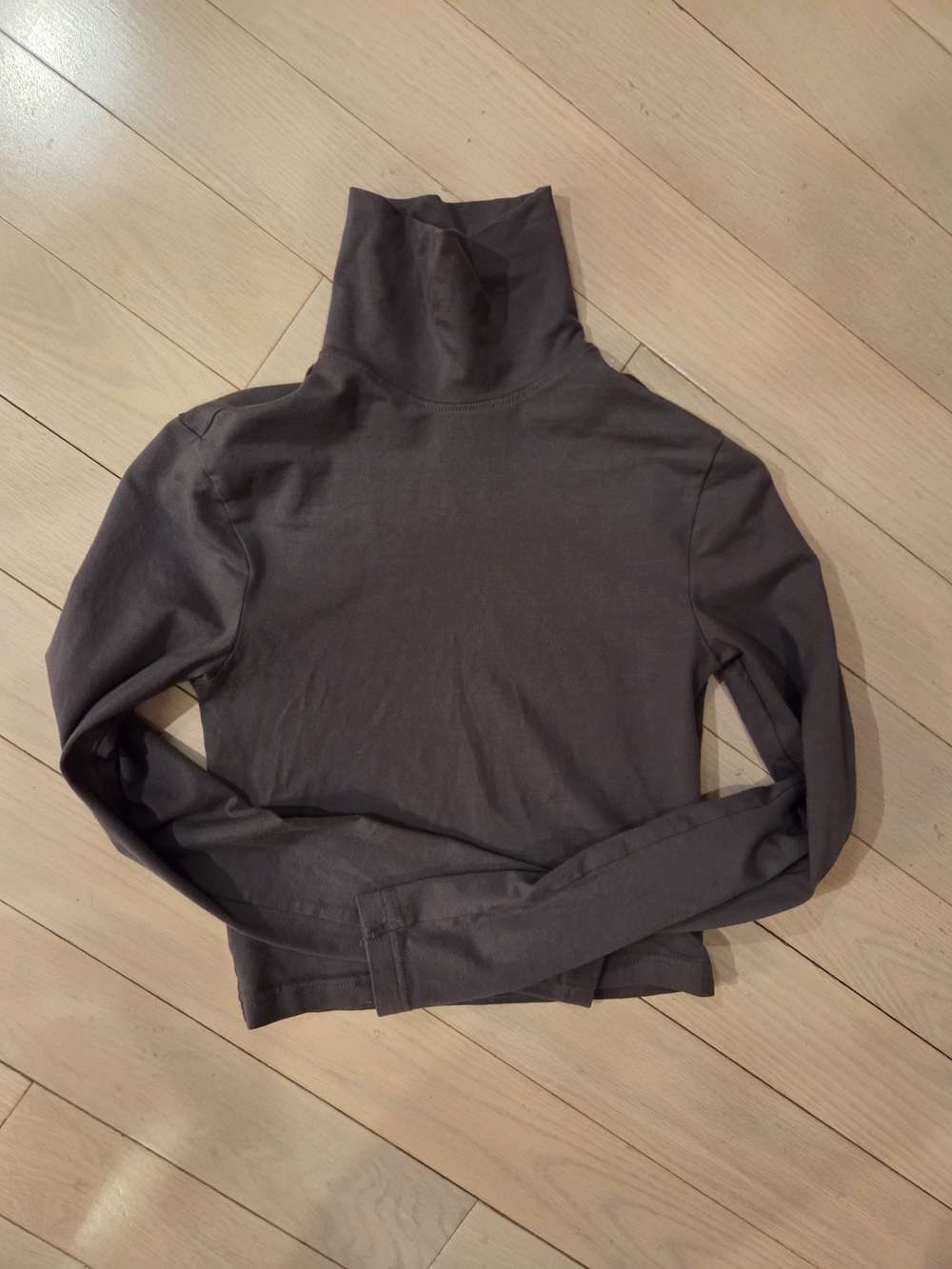 H&M Divided Women's Dark Gray Cropped Turtleneck *PLS PURCHASE WITH ANOTHER ITEM